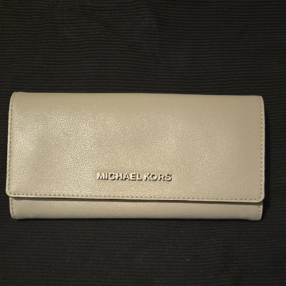 Michael Kors Beige Wallet - Picture 1 of 5